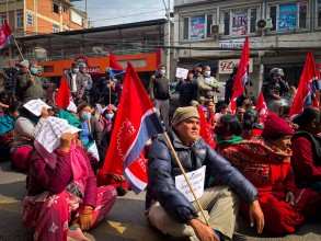   फुटपाथ व्यवसायीहरुले घेरे महानगर