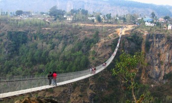 झापामा ५१ वटा झोलुंगे पुल निर्माण