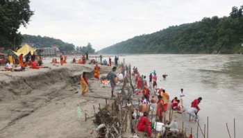 भाद्र कृष्ण औँसी: पितृप्रति श्रद्धा प्रकट गर्न गोकर्णमा भक्तजनको भीड