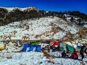 पातीहाल्नेमा हिउँ खेल्नेको भीड