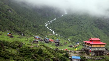 पर्यटकलाई लोभ्याउँदै तोक्पेगोला