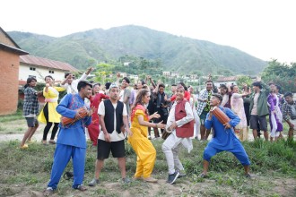 ‘एक केटा मादलु पड्का’मा हरिवंश र प्रियंका