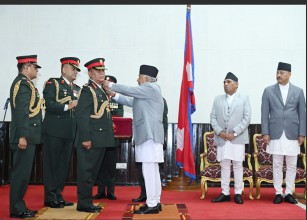 राष्ट्रपतिद्वारा नवनियुक्त प्रधानसेनापतिलाई महारथीको दर्ज्यानी  चिह्न प्रदान