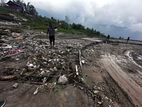 खाँदबारी–नुम सडकमा वर्षाले क्षति