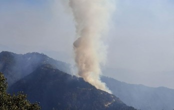 काभ्रेको महाभारत जङ्गलमा लागेको आगलागी अझै नियन्त्रणमा आएन 