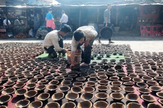 छठ पूजामा बढ्यो माटाको भाँडा बिक्री 