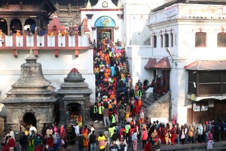 पशुपतिनाथ सहित देशभरका शिवालयमा दर्शनार्थीको घुइँचो