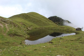 रिग र तिलाचन तालमा पर्यटकको चहलपहल