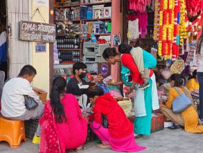 तिहार सामान खरिद गरिँदै