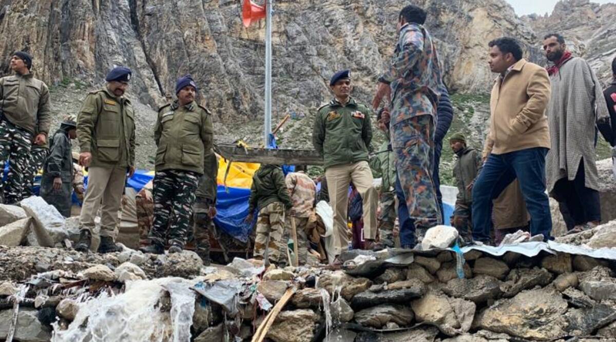 अमरनाथमा बादल फाट्दा १६ जनाको मृत्यु, ४० बेपत्ता