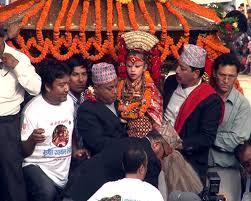 इन्द्रजात्रामा कुमारी मन्दिरमा पूजा
