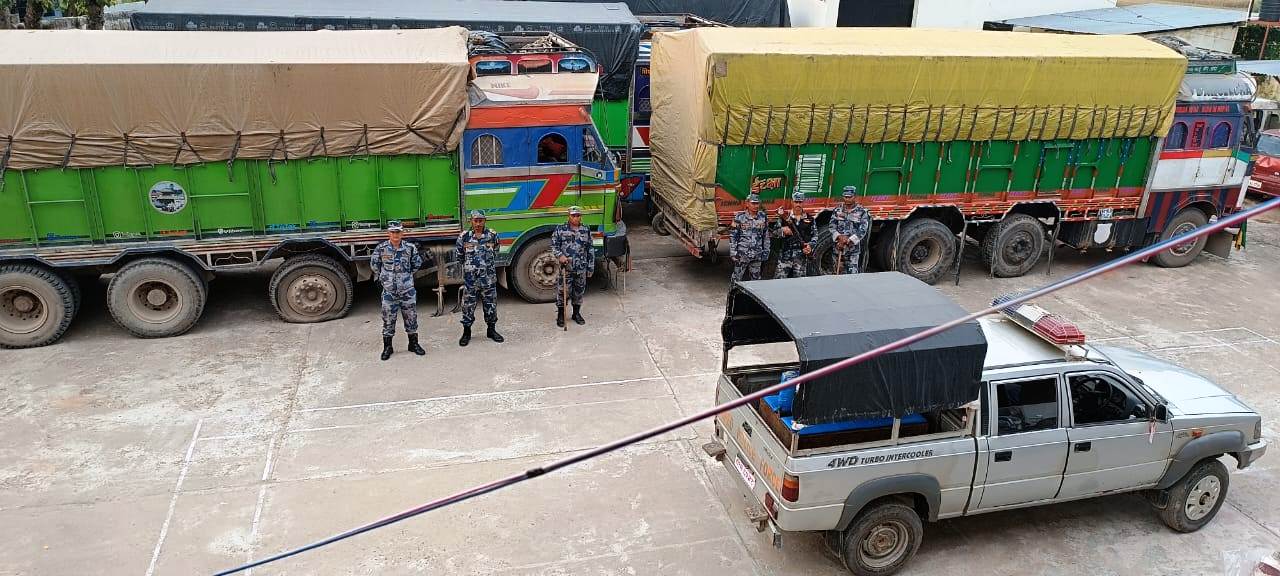 अवैध चिनी भएका ट्रक नियन्त्रणमा