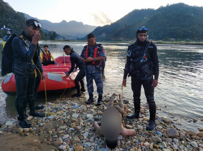 डुबेर बेपत्ता भएको शव प्रहरीद्वारा फेला