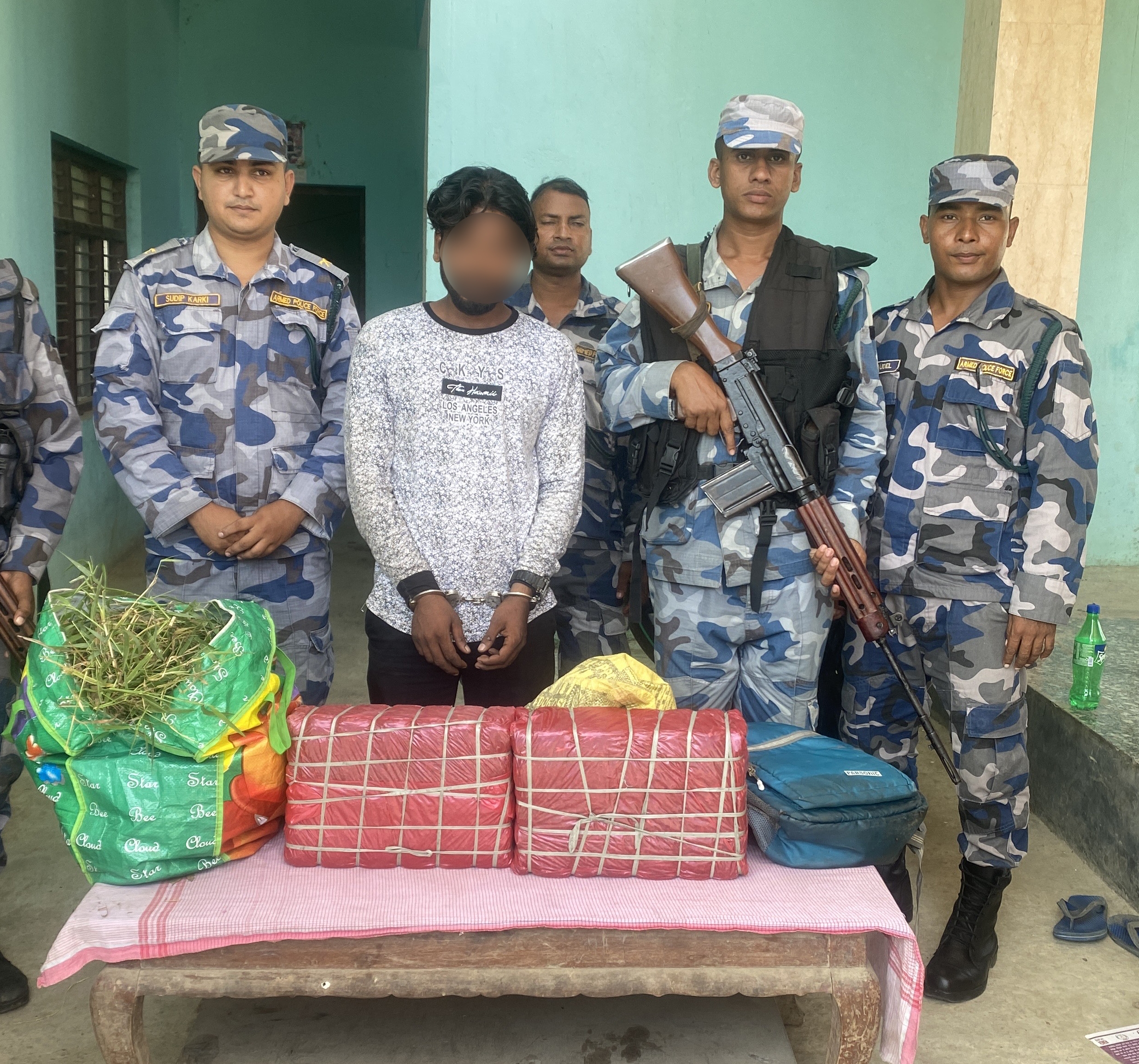 गाँजासहित एक जना पक्राउ