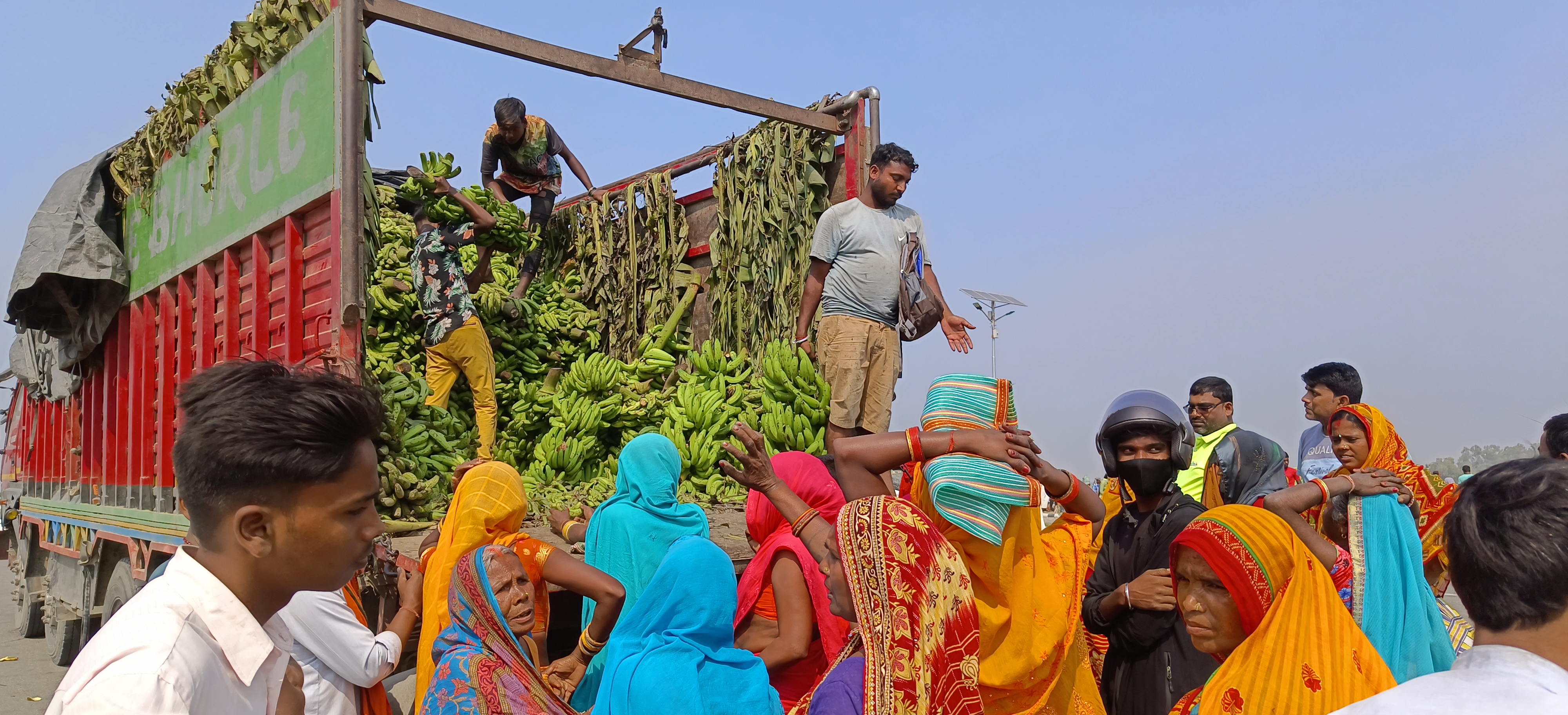 छठका लागि जनकपुरमा तीन करोडको केरा आयात