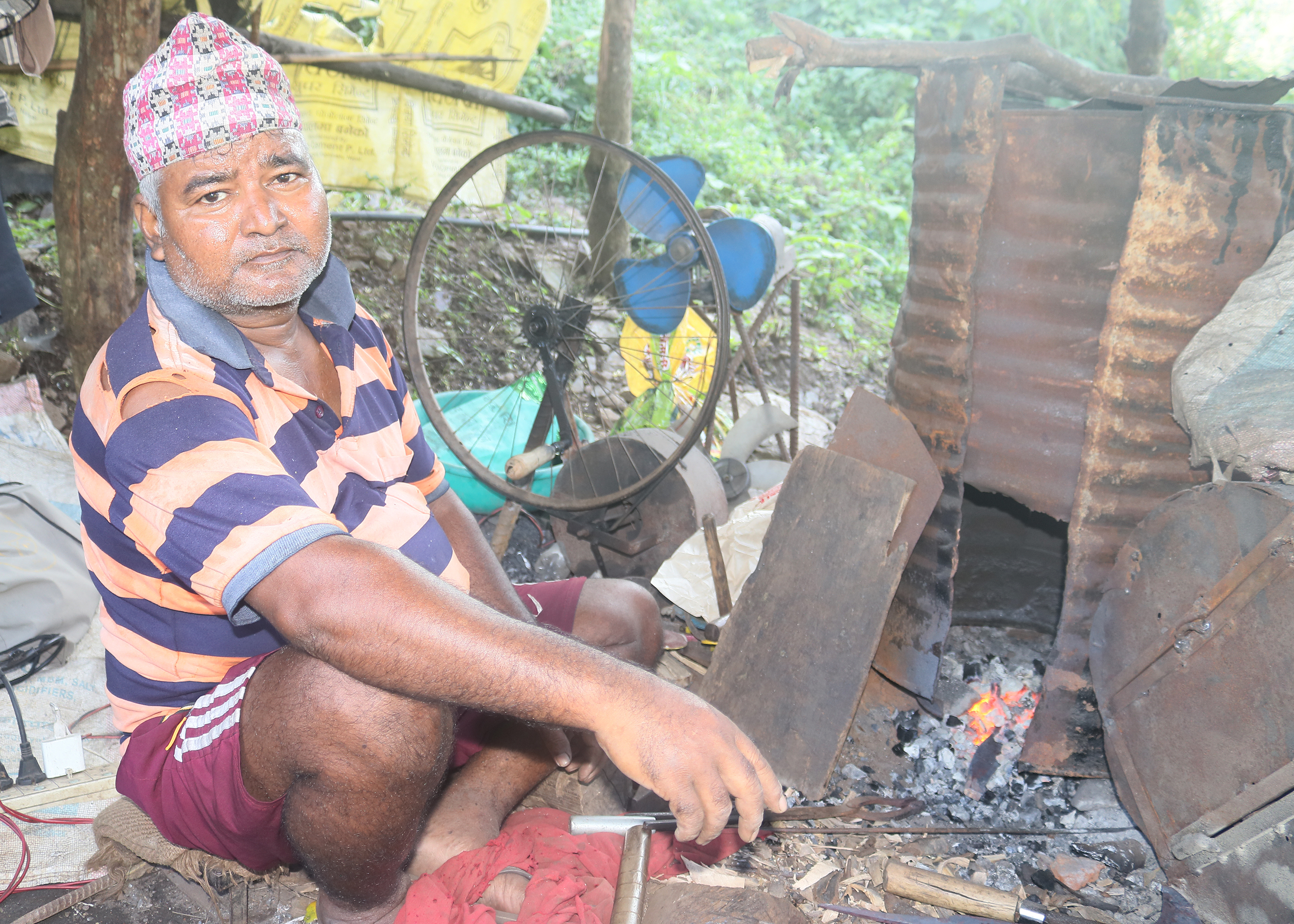 विश्वकर्माले बनाए विद्युत्बाट चल्ने स्वचालित घन