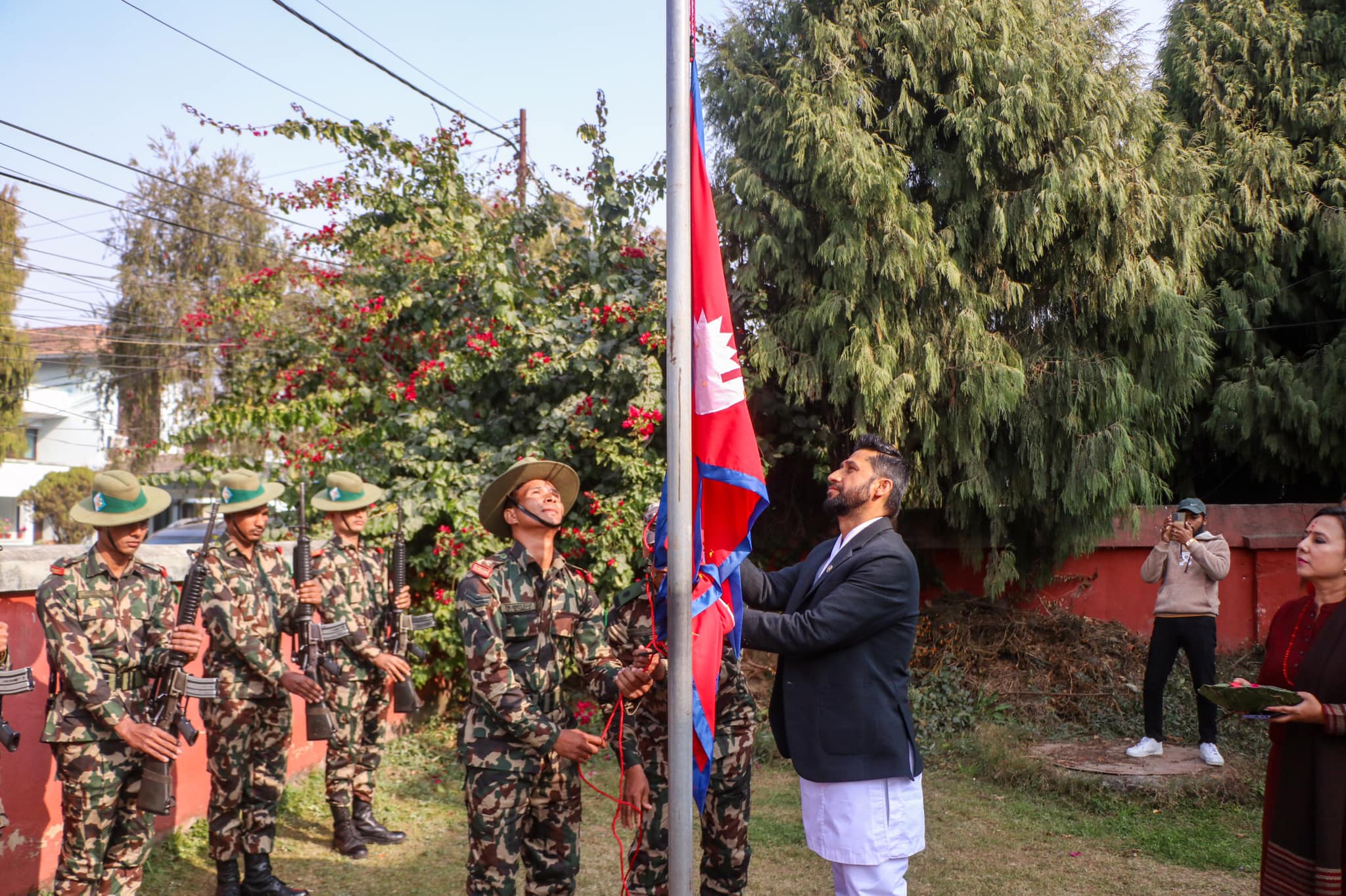 लामिछानेले सरकारी निवासमा पिर्काबिनाकाे सलामी खाए