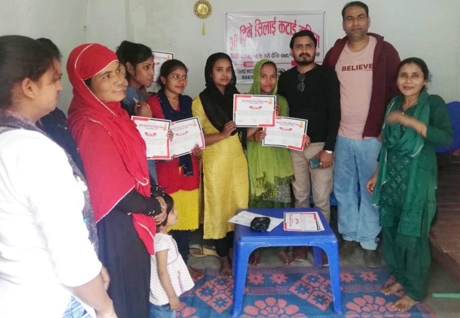 एक महिने सिलाई कटाई तालिम सम्पन्न