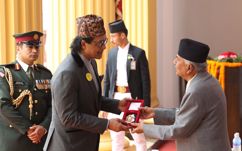 राष्ट्रपतिद्वारा विभूषण प्रदान
