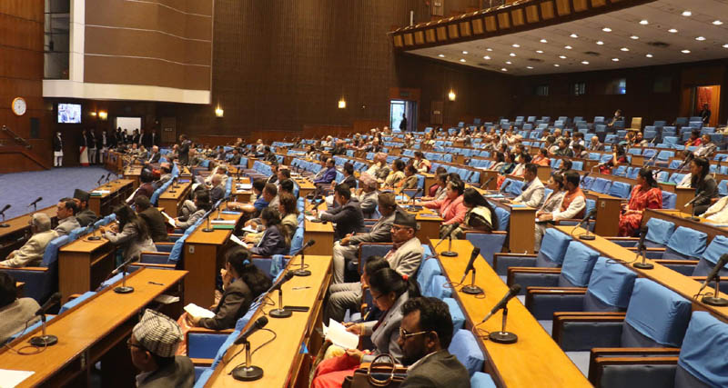 अयोग्य लडाकुलाई रकम नबाँड्न दबाब