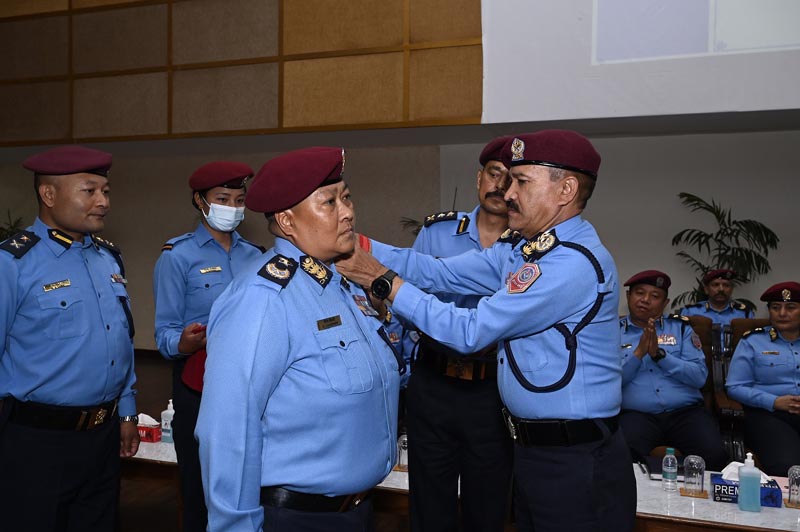 चार जना प्रहरी अतिरिक्त महानिरीक्षकहरू दर्ज्यानी चिन्हद्वारा सुशोभित