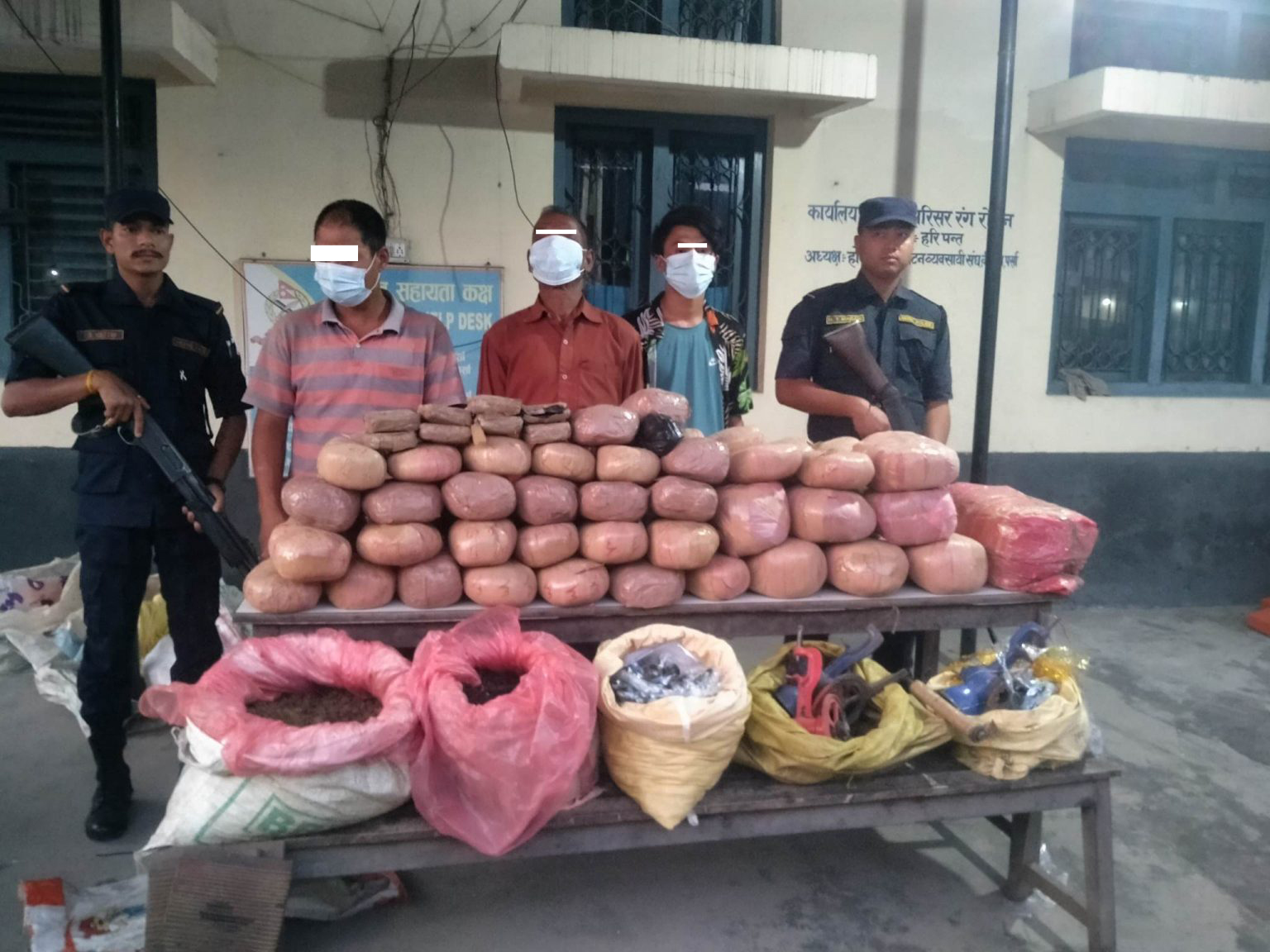 एक सय अठार किलो लागुऔषधसहित तीनजना पक्राउ