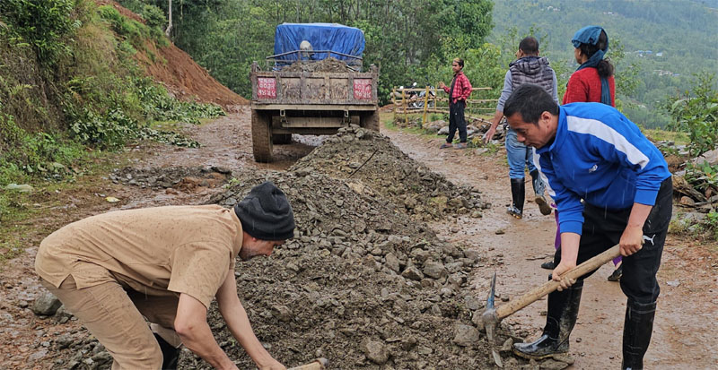 रुपाकोट मझुवागढी नगरपालिकाले सुरु गर्यो श्रमदान अभियान