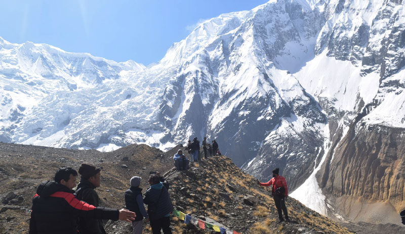 अन्नपूर्ण आधार शिविरमा पर्यटकको भिड