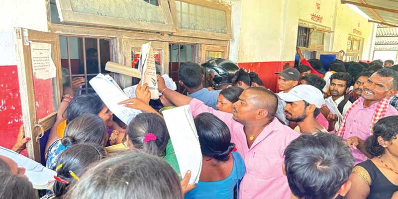 वंशजका आधारमा नागरिकता लिनेको भीड