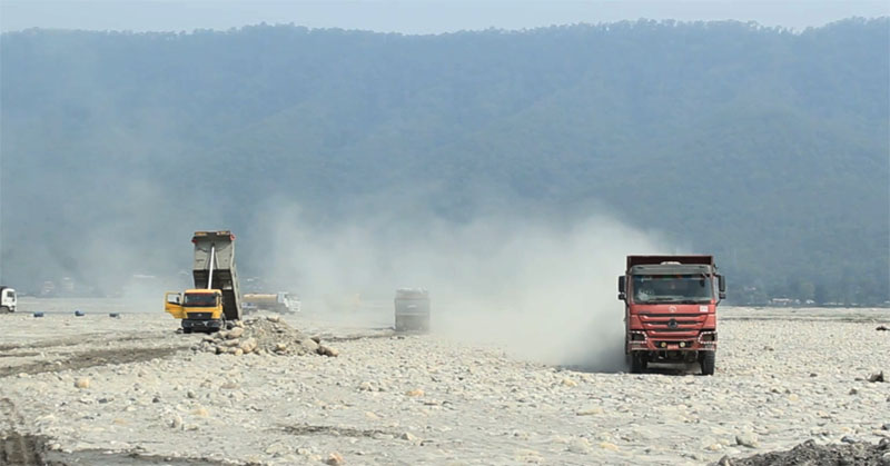 नारायणी नदीमा रोकियो उत्खनन