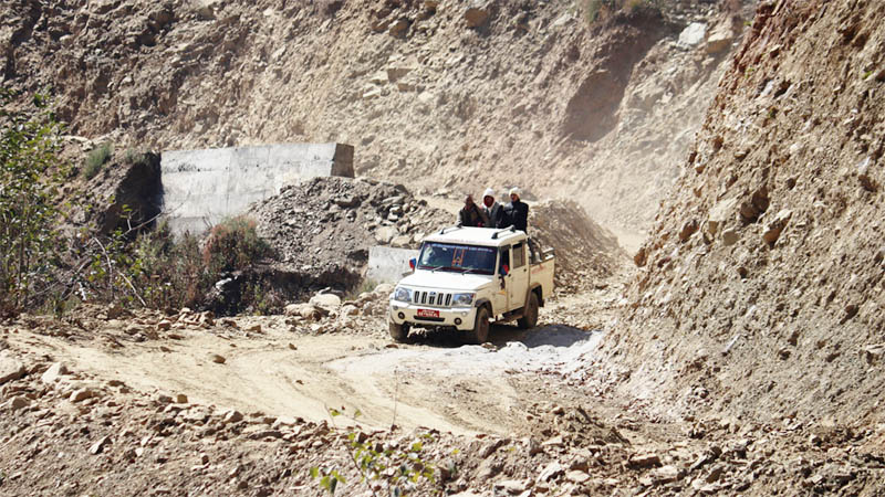 पहिरोले अवरुद्ध जयपृथ्वी राजमार्ग खुल्यो